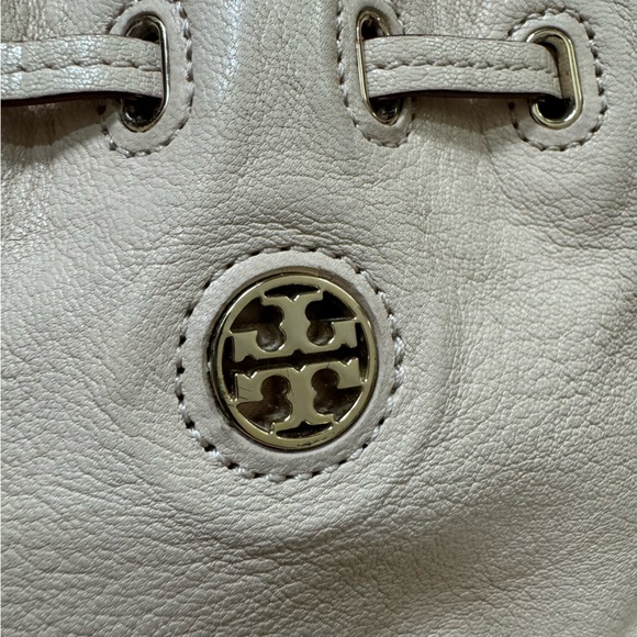 Tory Burch Mini Brody Bucket Crossbody Bag - Picture 4 of 10